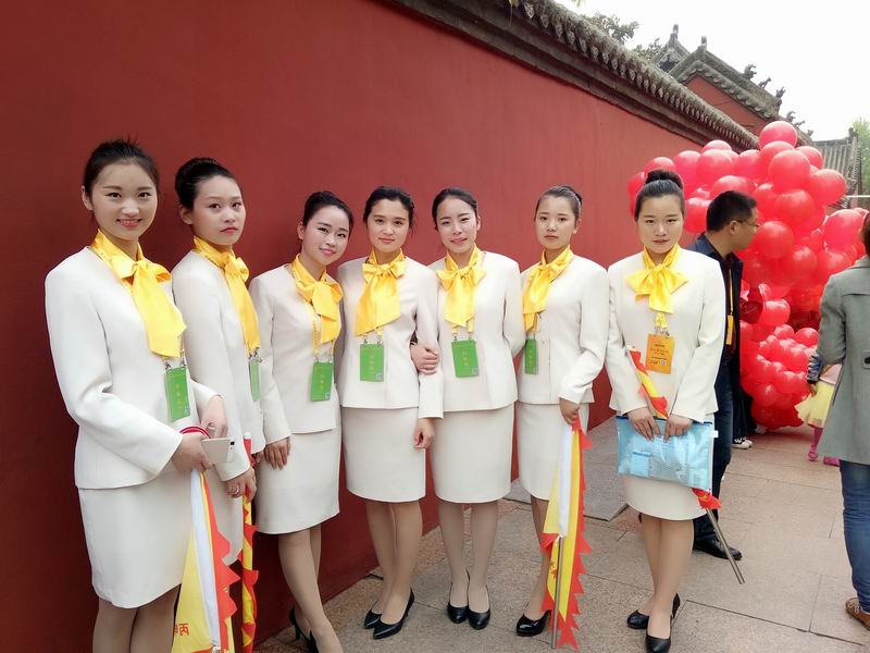 77779193永利官网参加拜祖大典的志愿者合影 77779193永利官网